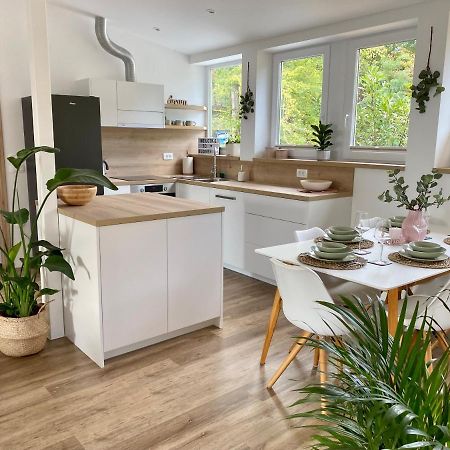 Sunny Oak Estate Apartment Menges ภายนอก รูปภาพ