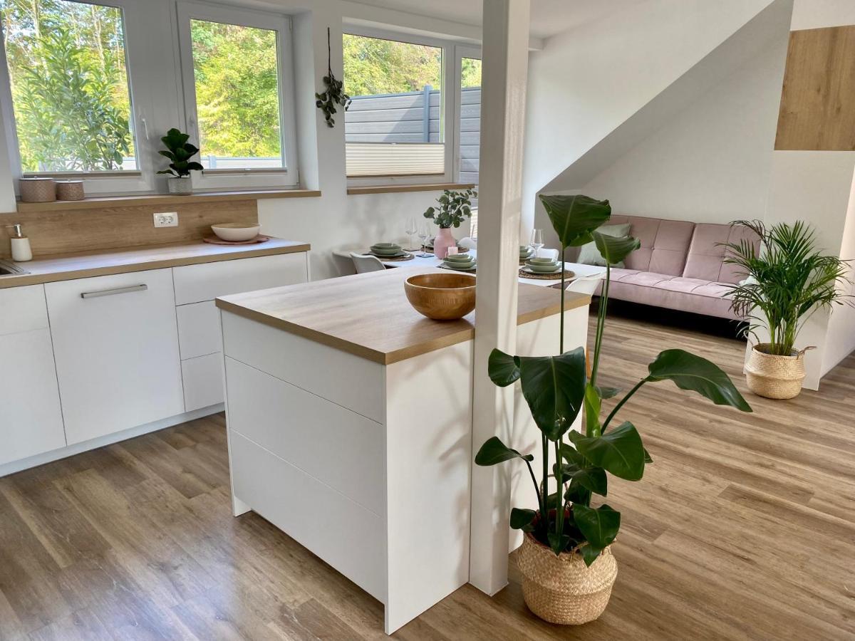 Sunny Oak Estate Apartment Menges ภายนอก รูปภาพ