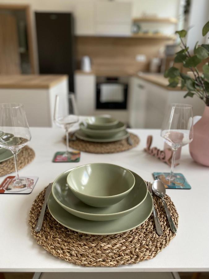 Sunny Oak Estate Apartment Menges ภายนอก รูปภาพ