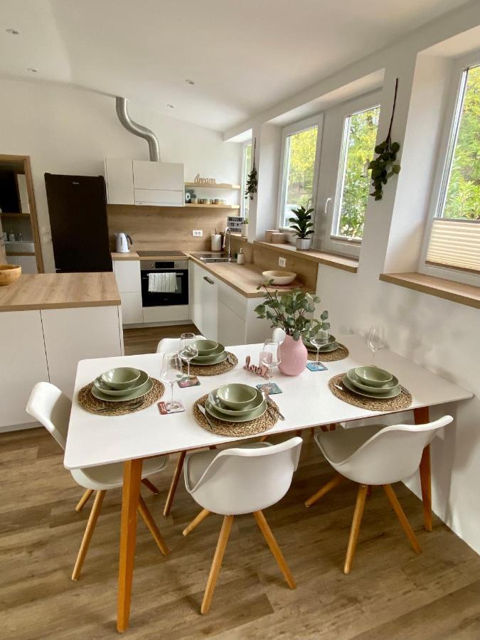 Sunny Oak Estate Apartment Menges ภายนอก รูปภาพ