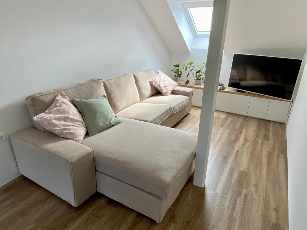 Sunny Oak Estate Apartment Menges ภายนอก รูปภาพ