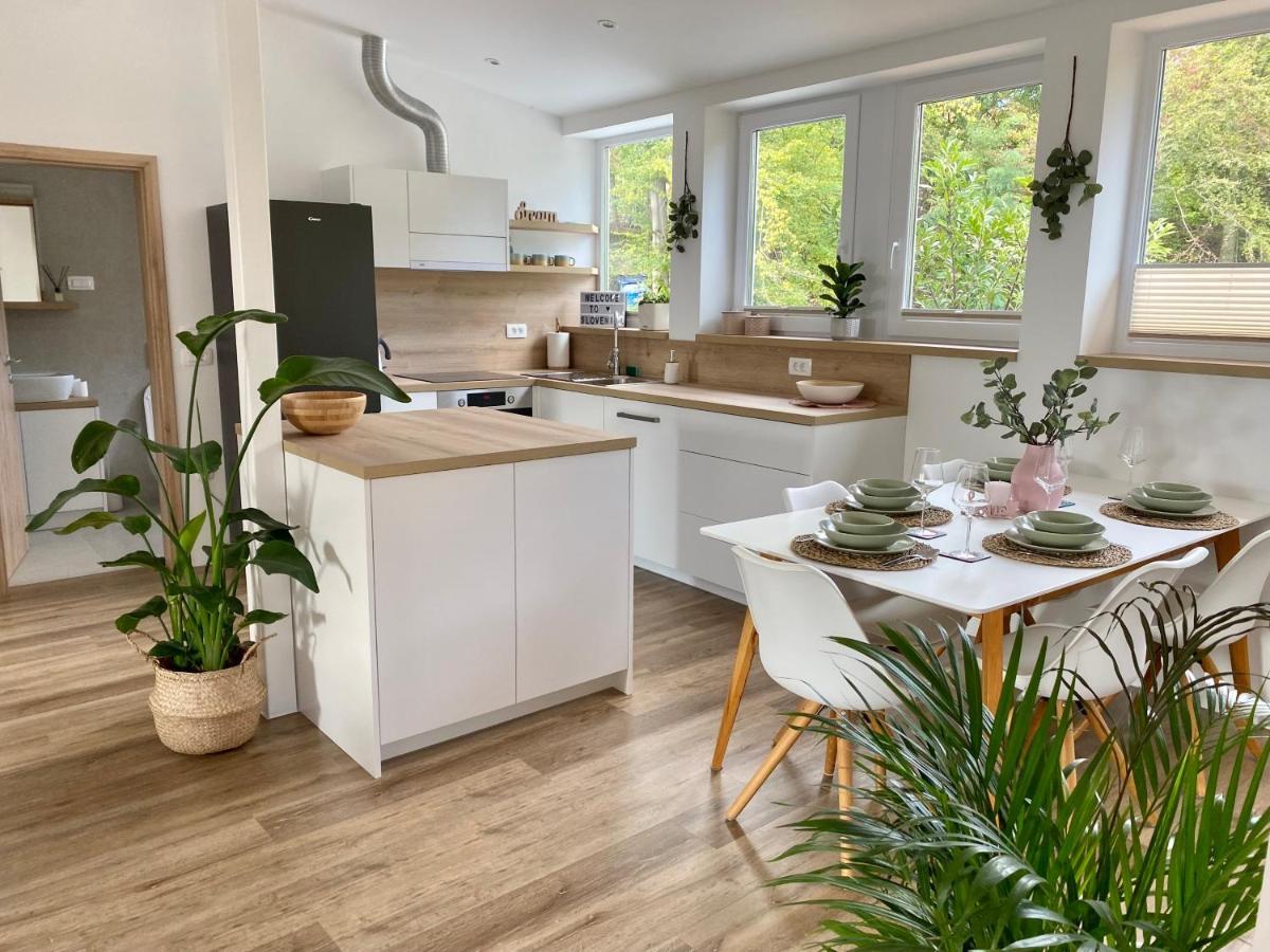 Sunny Oak Estate Apartment Menges ภายนอก รูปภาพ