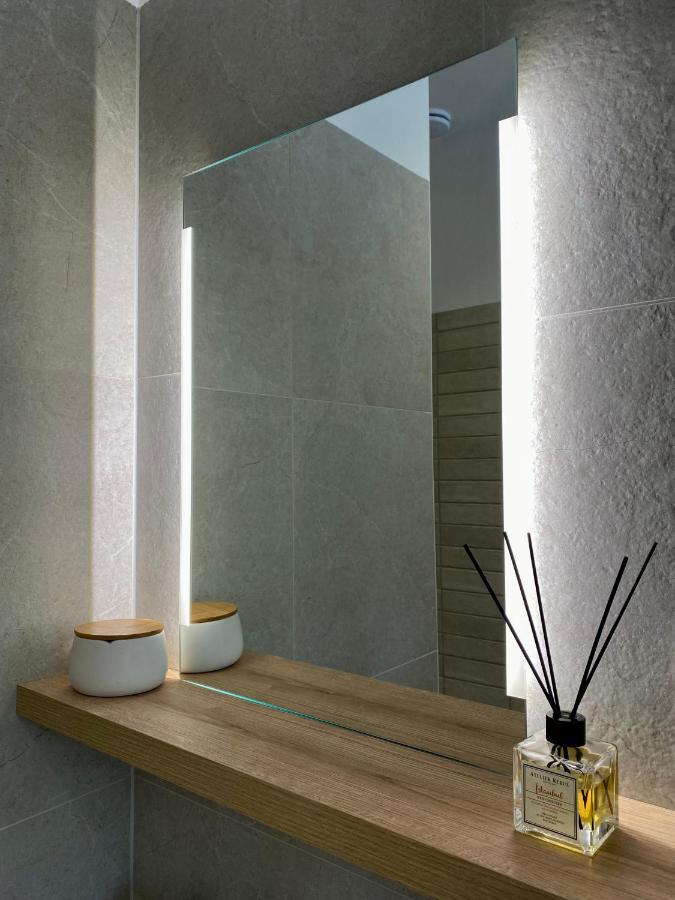 Sunny Oak Estate Apartment Menges ภายนอก รูปภาพ