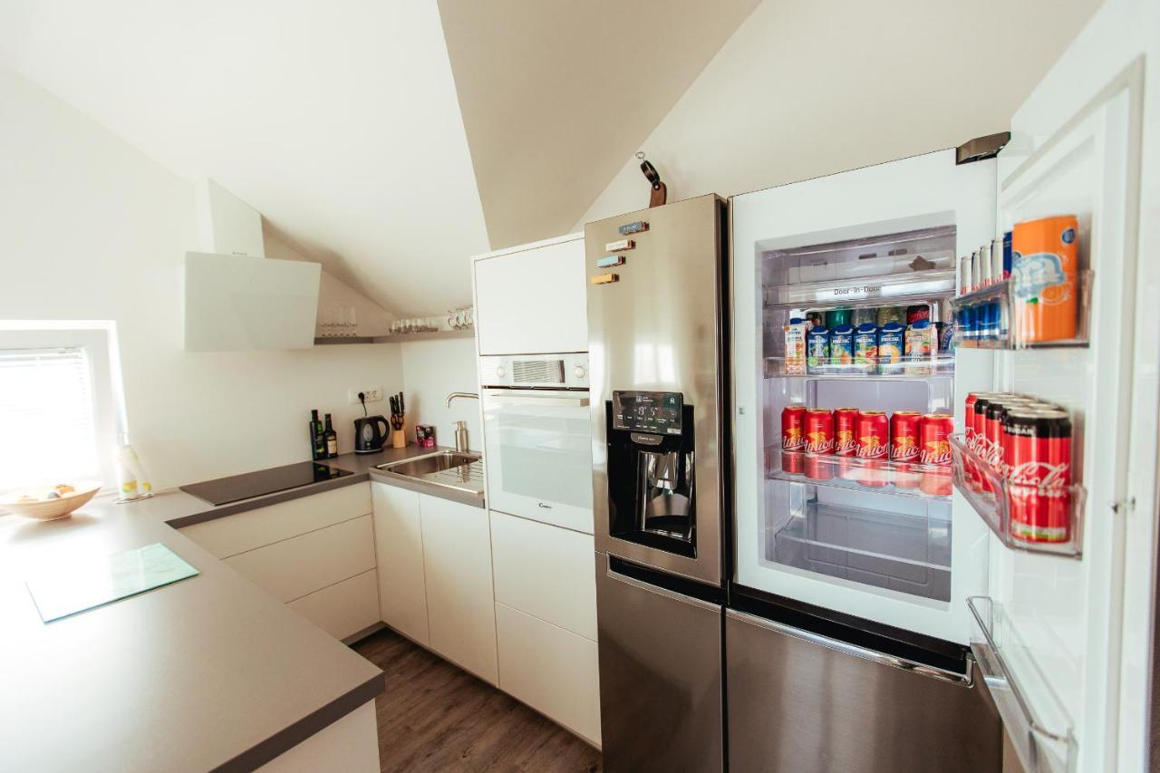 Sunny Oak Estate Apartment Menges ภายนอก รูปภาพ