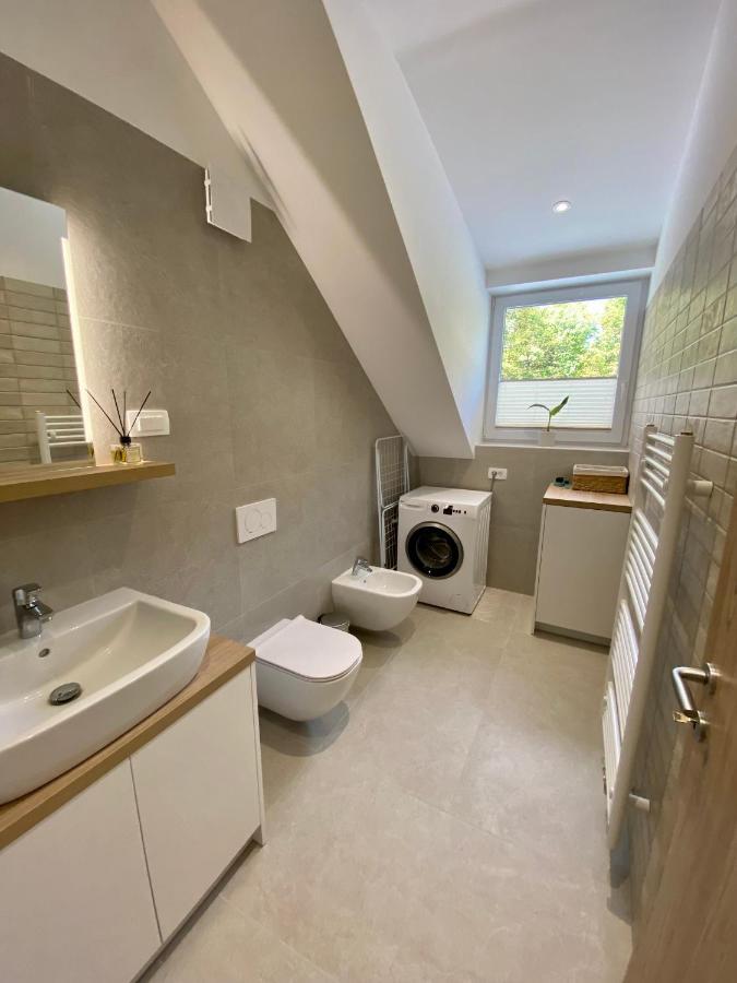 Sunny Oak Estate Apartment Menges ภายนอก รูปภาพ