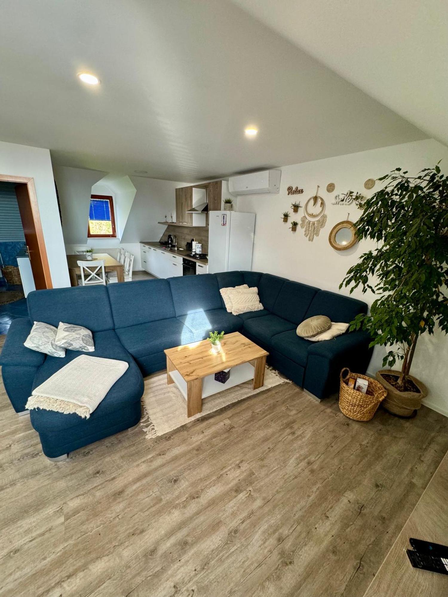 Sunny Oak Estate Apartment Menges ภายนอก รูปภาพ